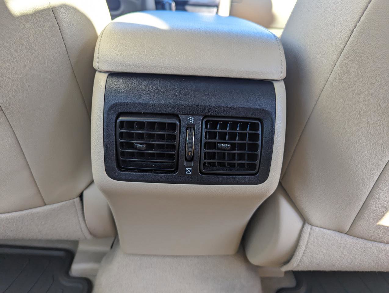 Used 2013 Toyota Camry XLE w/ Leather Pkg image 39