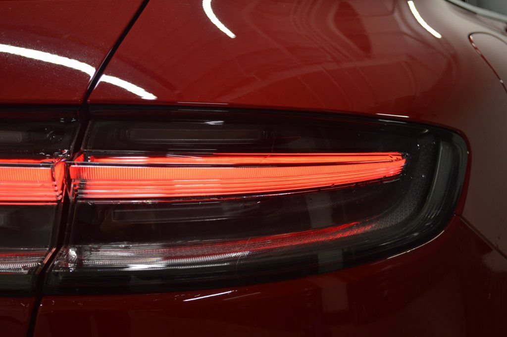 Certified 2025 Porsche Macan AWD/4WD image 12
