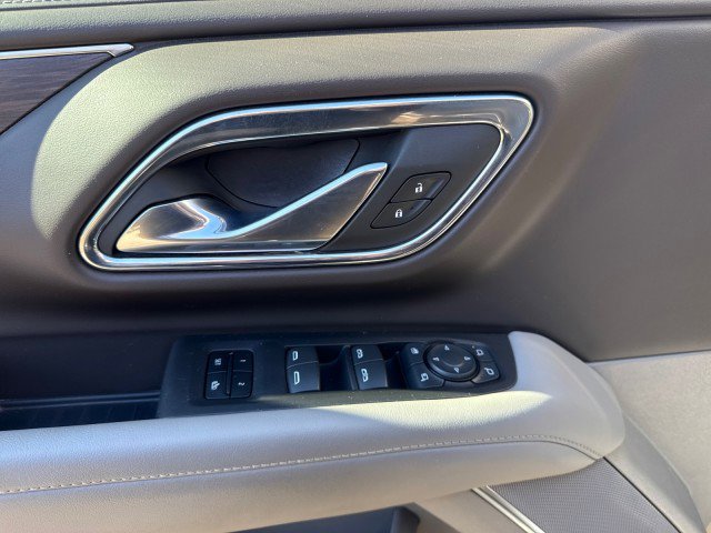 Used 2023 Chevrolet Suburban LT w/ Luxury Package image 18