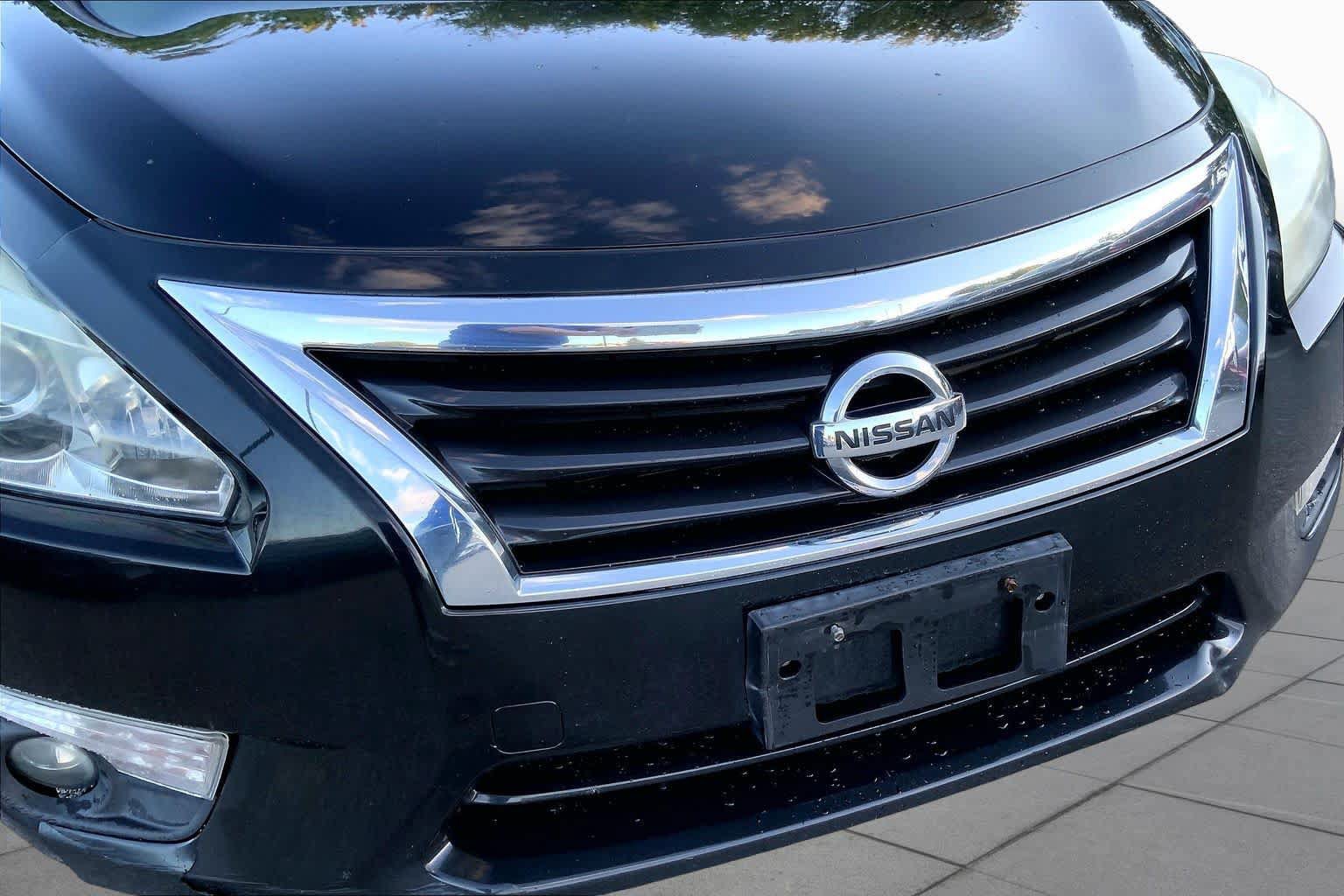 Used 2015 Nissan Altima 2.5 SV w/ Convenience Package FWD image 32