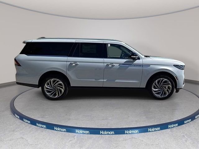 New 2026 Lincoln Navigator L Reserve AWD/4WD image 4