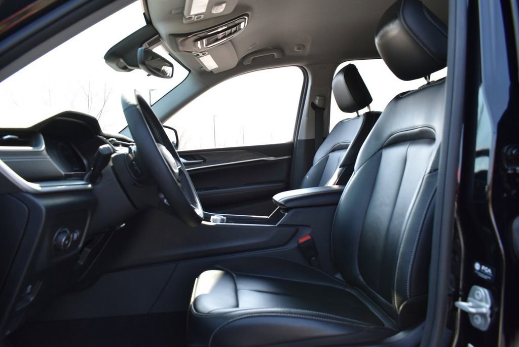 Used 2024 Jeep Grand Cherokee Limited image 14