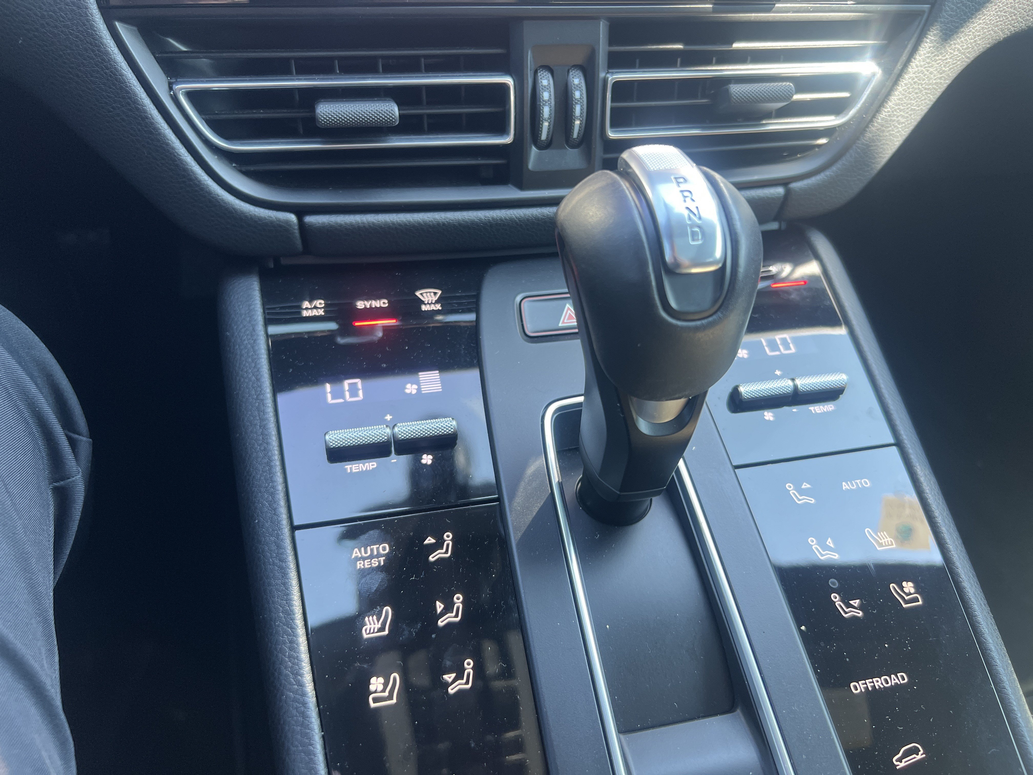 Used 2023 Porsche Macan AWD/4WD image 26