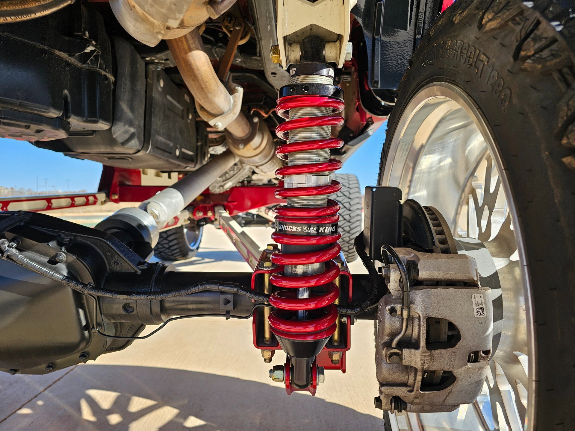 Used 2025 Ford F250 Platinum w/ FX4 Off-Road Package image 31