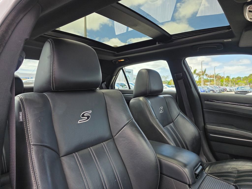 Certified 2023 Chrysler 300 S RWD image 11