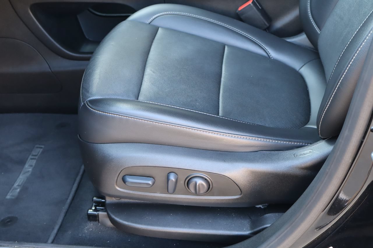Used 2023 GMC Acadia SLT w/ Elevation Edition FWD image 16