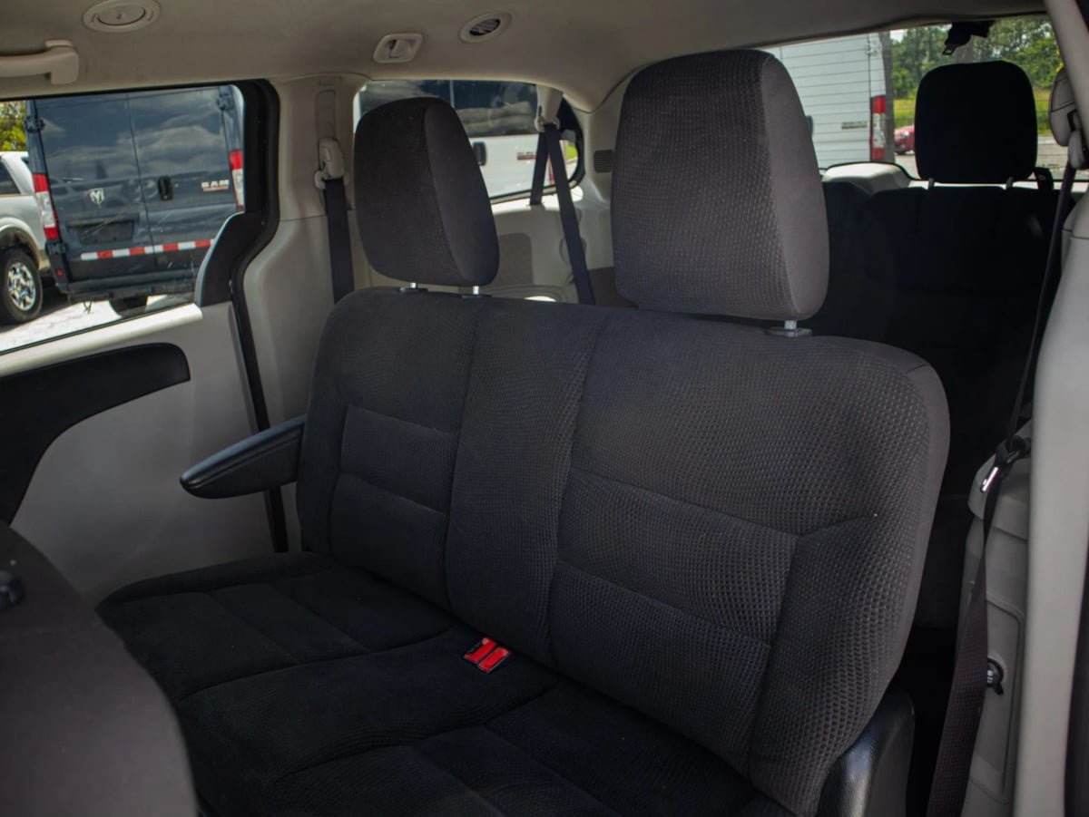 Used 2019 Dodge Grand Caravan SE w/ UConnect Hands-Free Group FWD image 23
