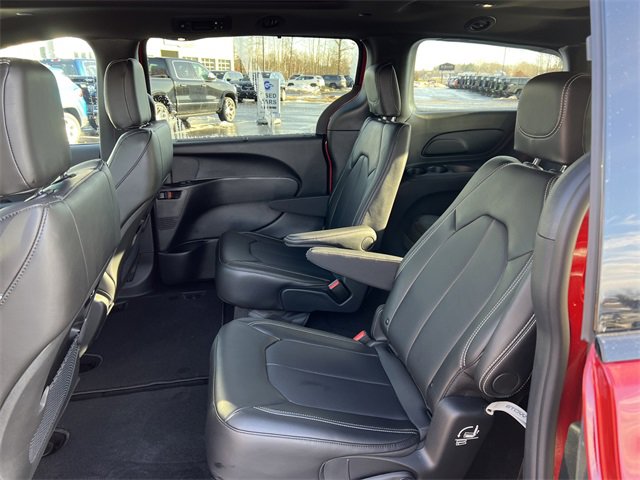 New 2026 Chrysler Pacifica Select image 4