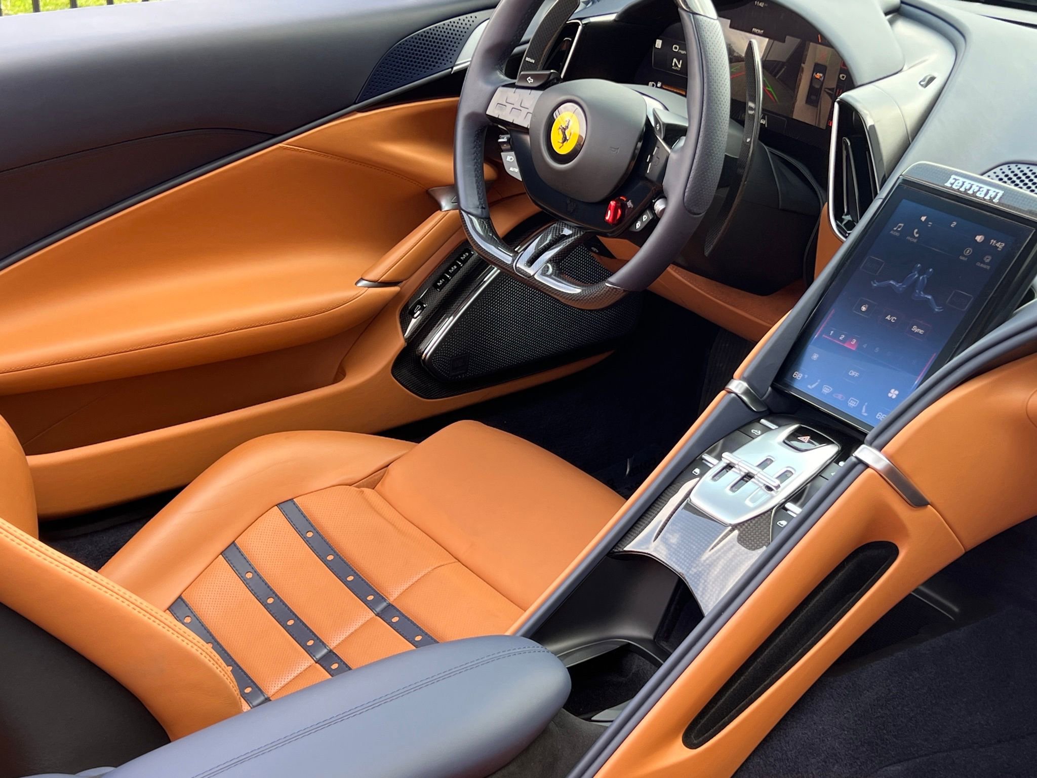 Used 2024 Ferrari Roma Spider RWD image 39