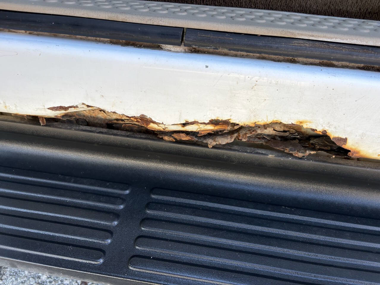 Used 2002 Ford Excursion XLT image 15