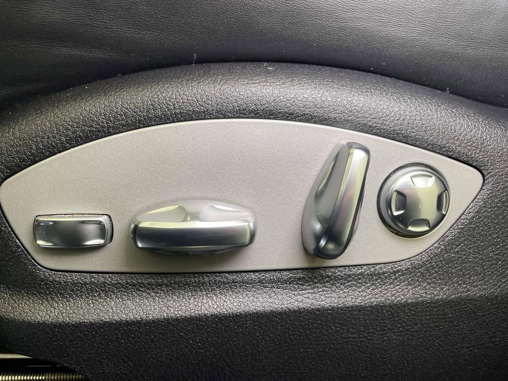 Certified 2022 Porsche Macan image 17