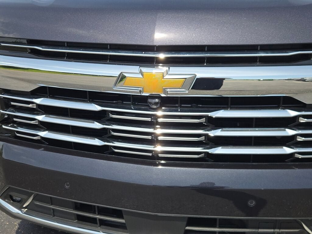 Used 2026 Chevrolet Suburban Premier AWD/4WD image 5