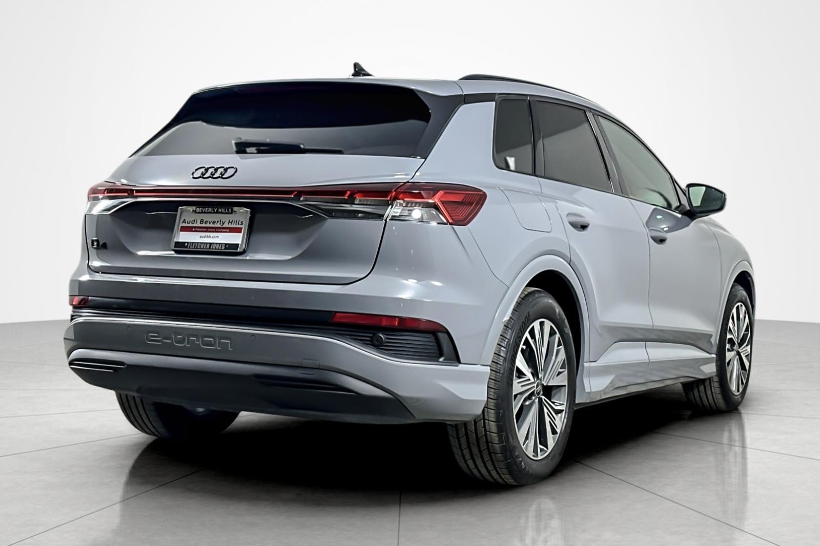 Used 2025 Audi Q4 e-tron Premium Plus w/ Premium Plus RWD image 5