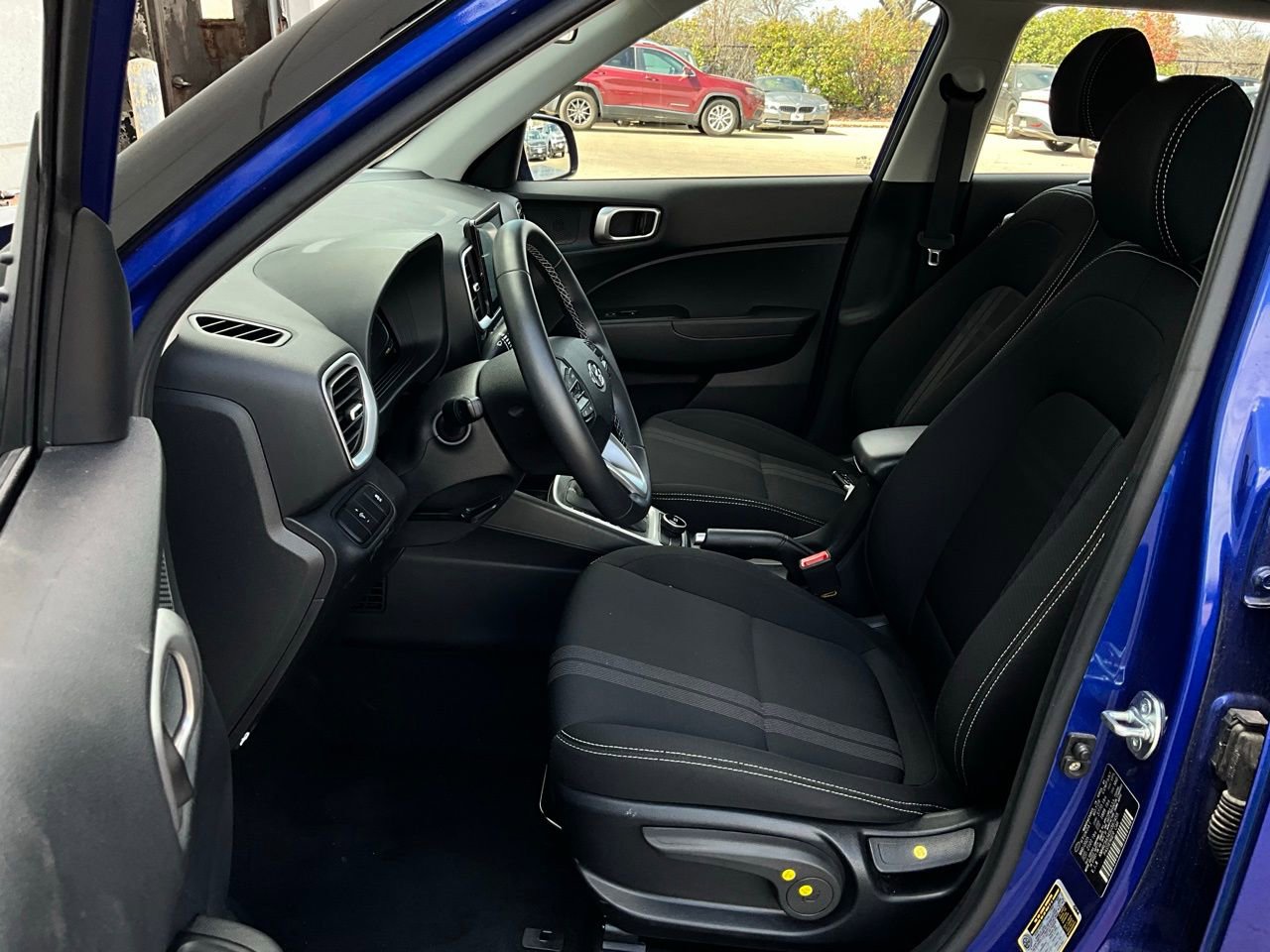 Used 2025 Hyundai Venue SEL image 10