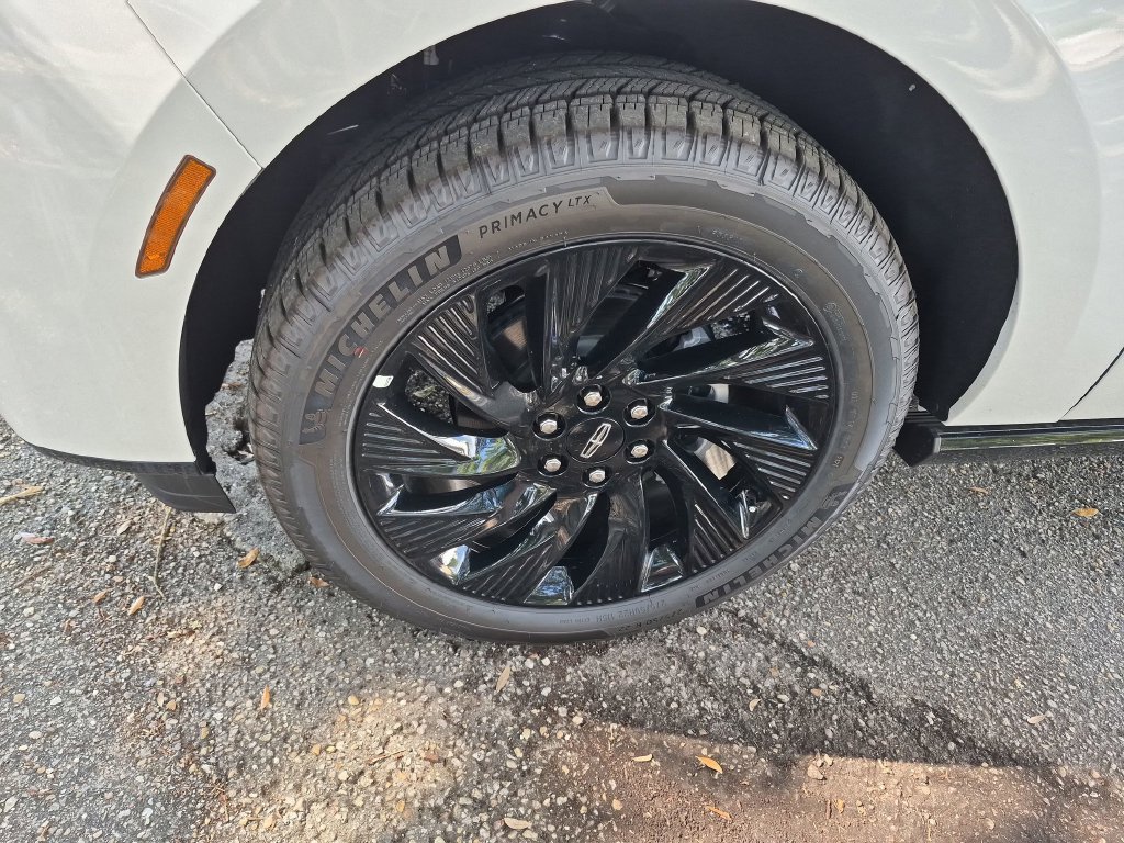 New 2027 Lincoln Navigator L Reserve w/ Jet Appearance Package AWD/4WD image 12