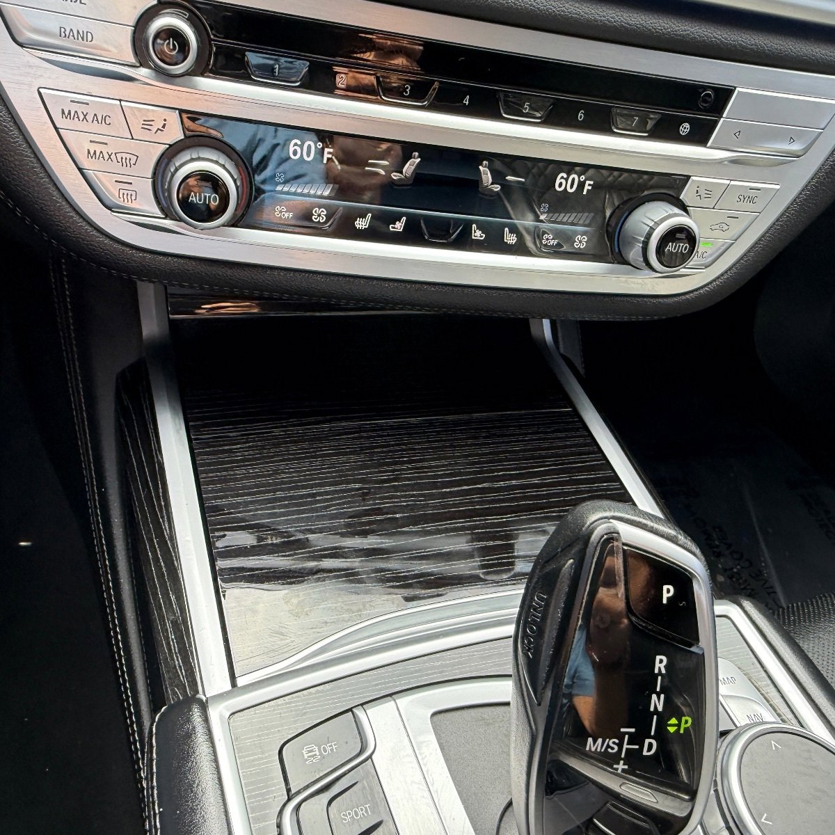 Used 2022 BMW 740i w/ Premium Package RWD image 32