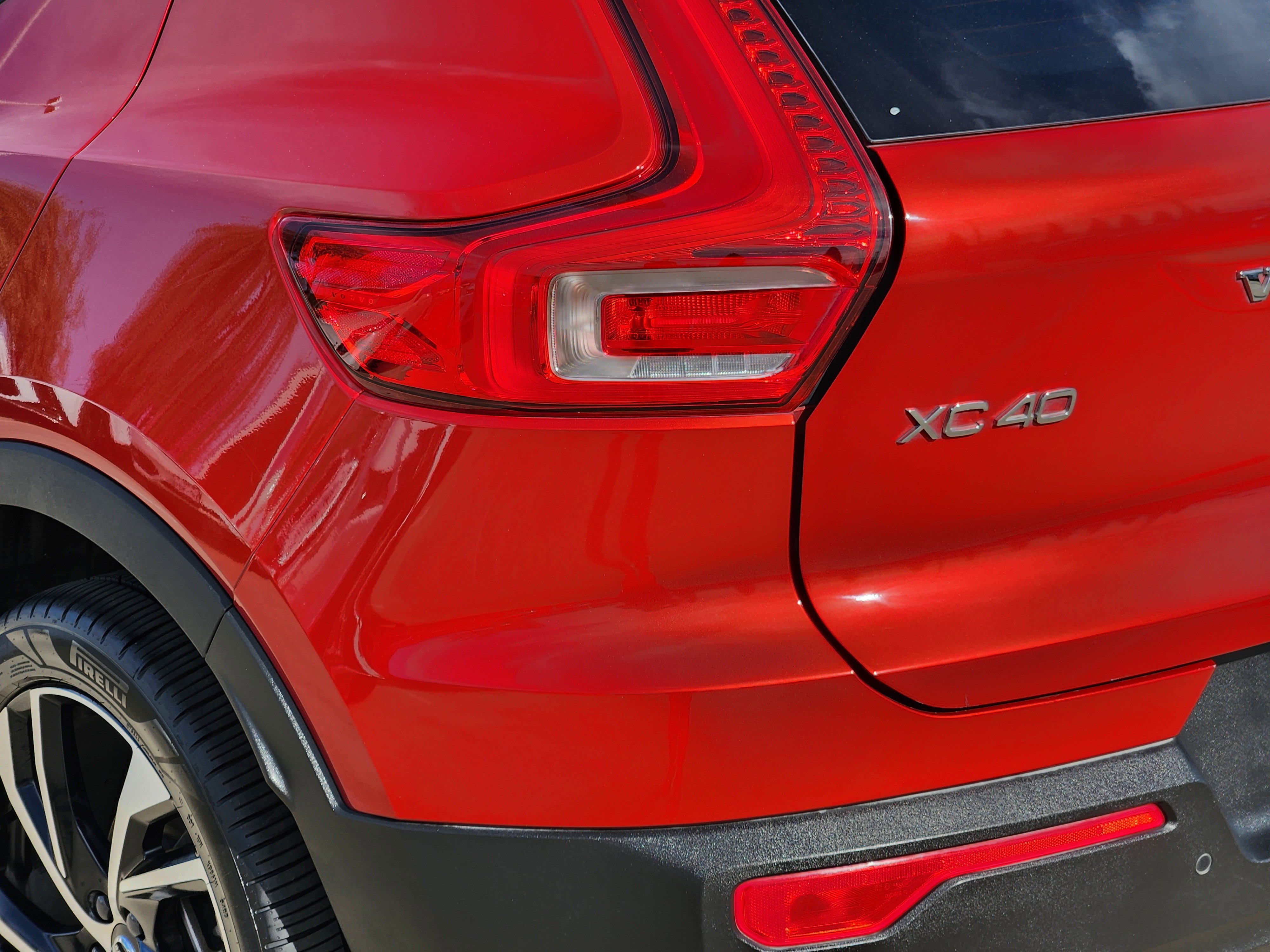 Used 2020 Volvo XC40 T5 R-Design w/ Protection Package Premier image 5