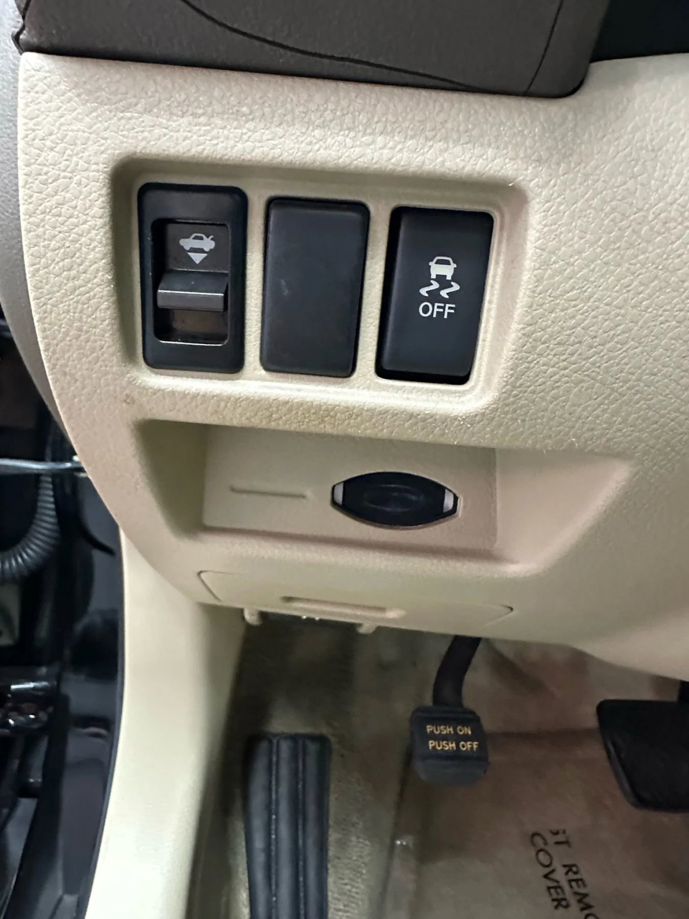Used 2011 Nissan Altima 3.5 SR w/ 3.5SR Premium Pkg FWD image 12