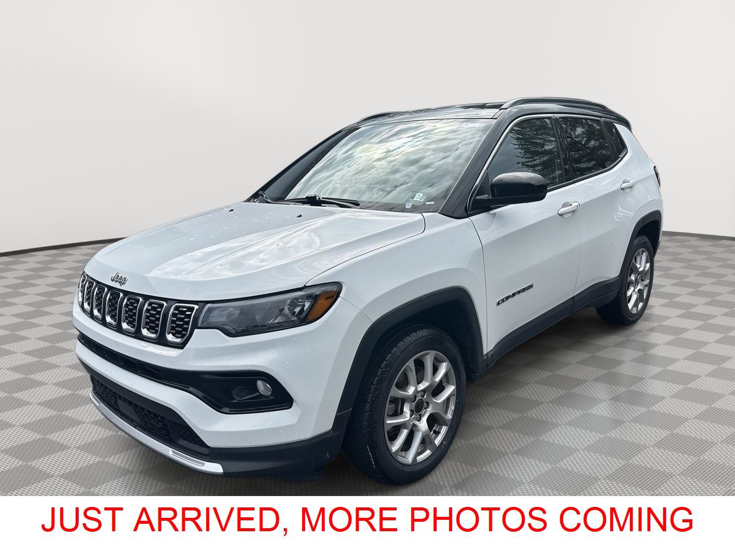 Used 2025 Jeep Compass Limited image 1
