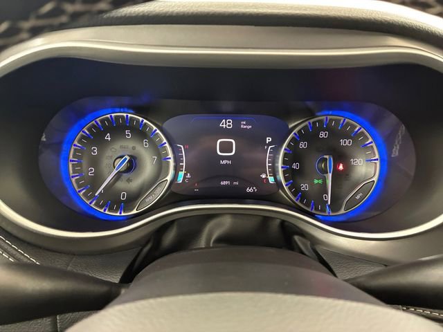 Used 2025 Chrysler Pacifica Select FWD image 25