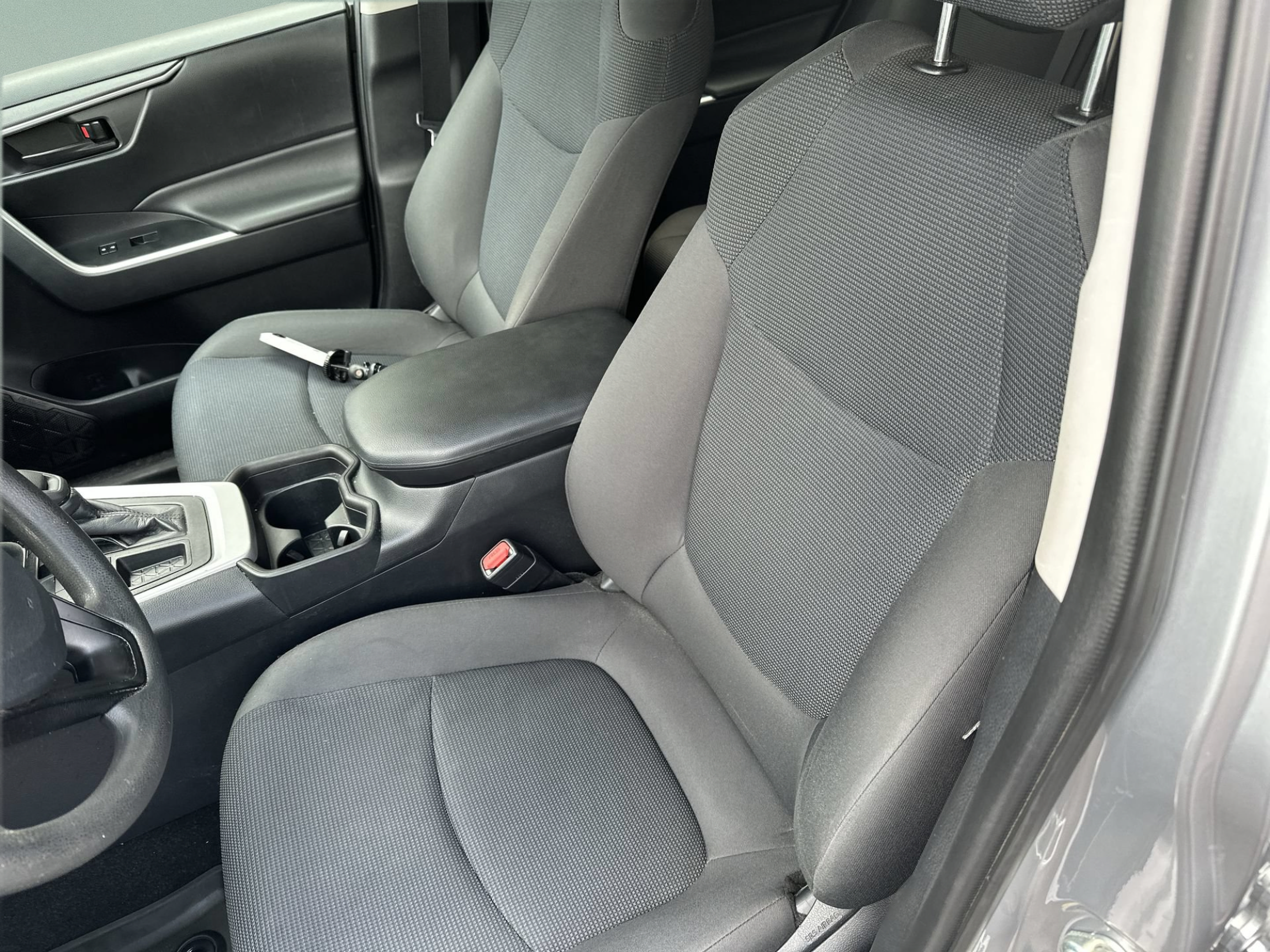 Used 2019 Toyota RAV4 LE FWD image 13