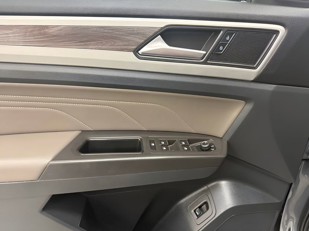 Used 2022 Volkswagen Atlas Cross Sport SE w/ Panoramic Sunroof Package FWD image 11