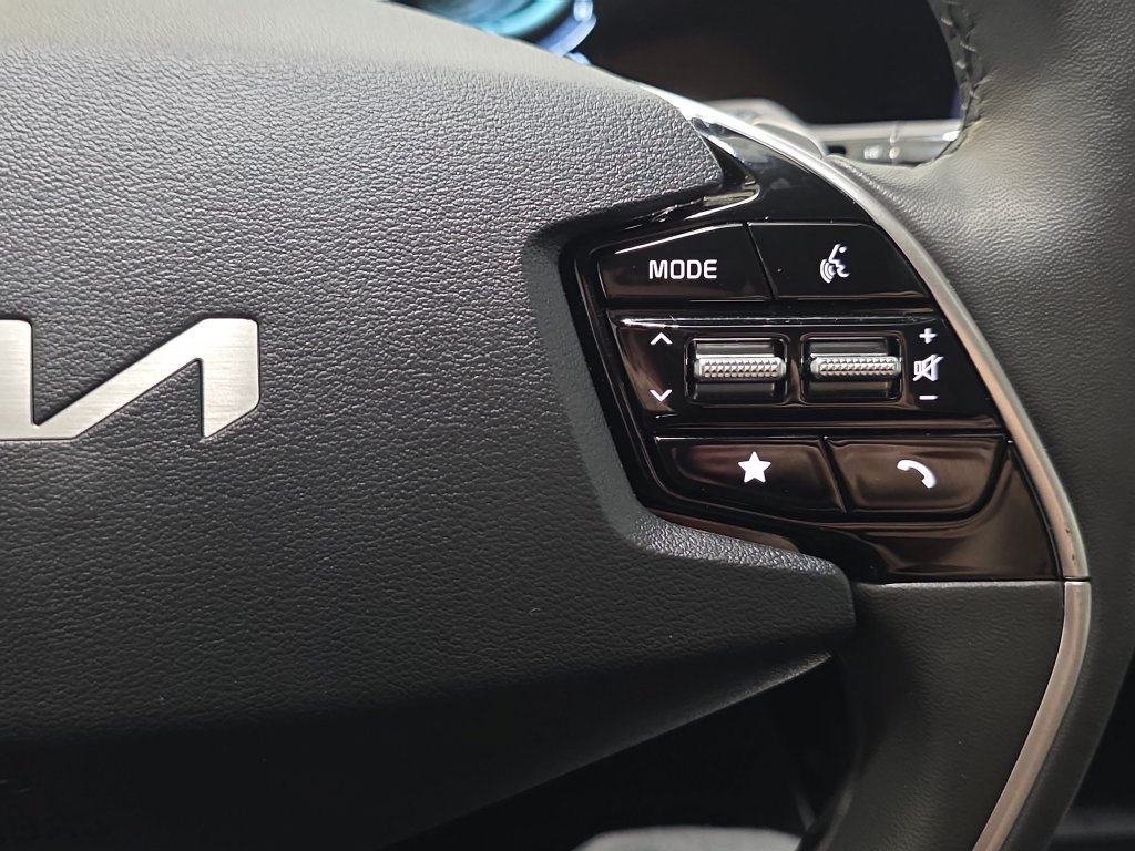Used 2025 Kia Niro FWD image 17
