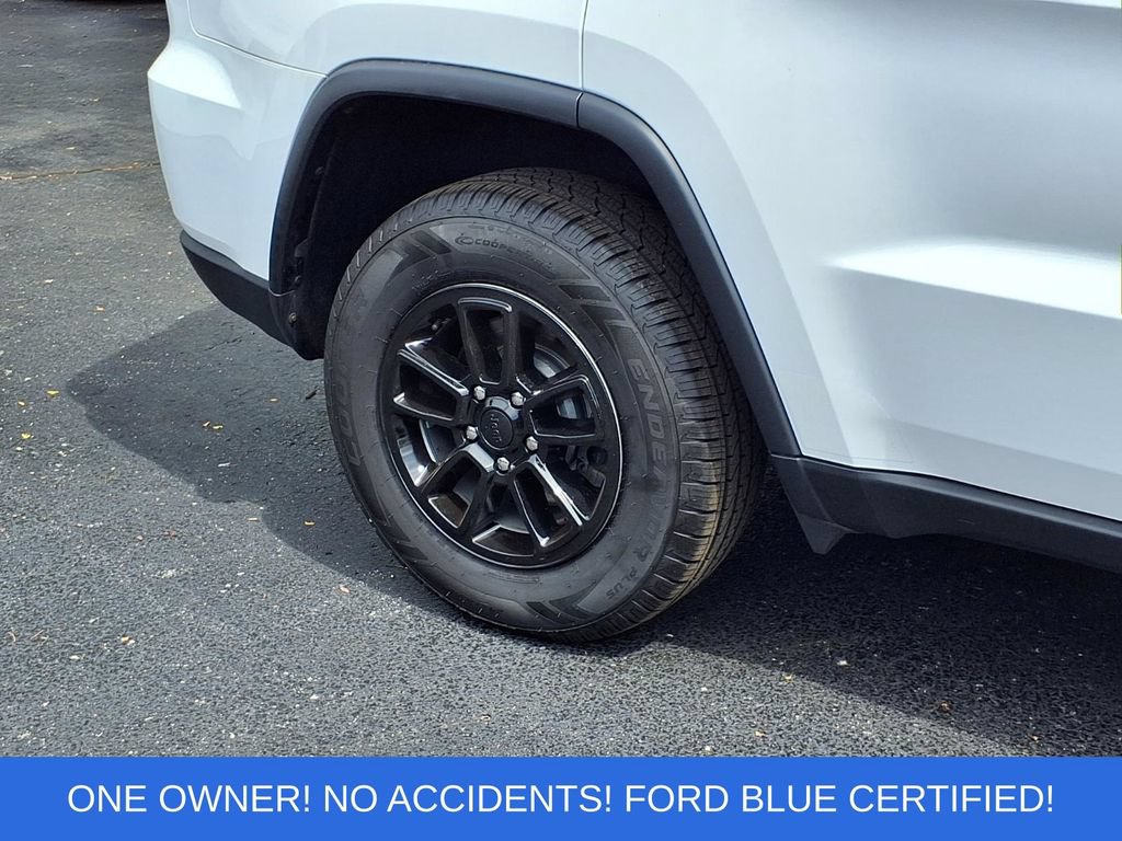 Used 2019 Jeep Grand Cherokee Laredo AWD/4WD image 27