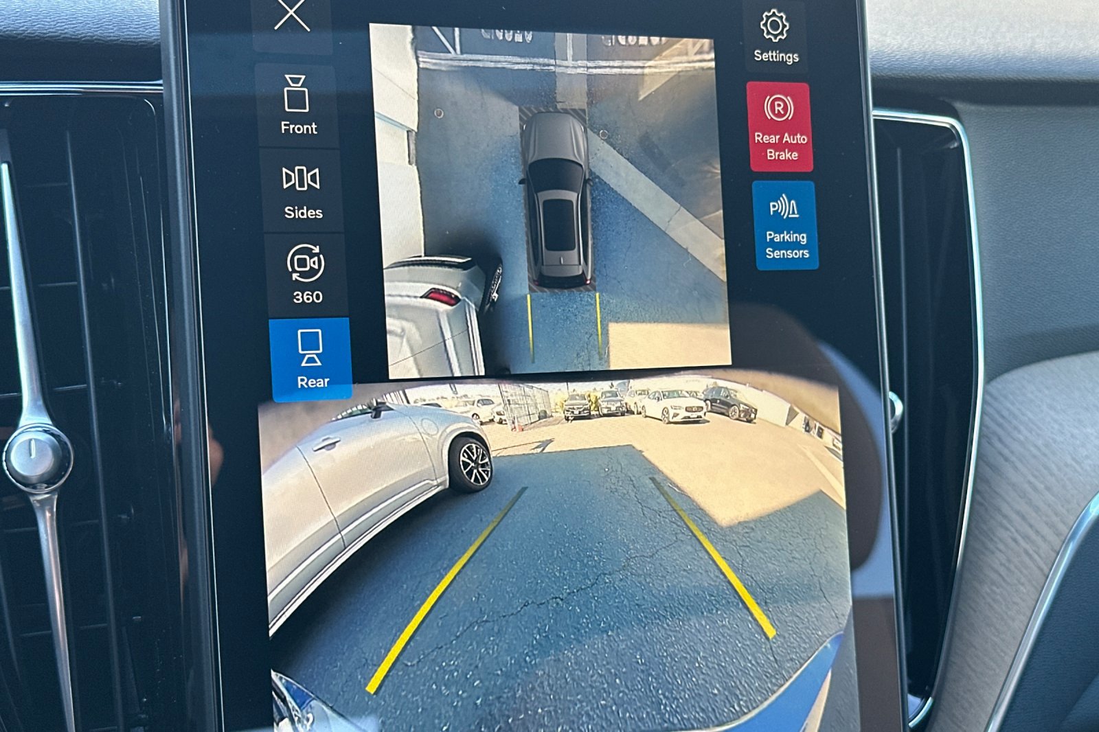 New 2026 Volvo XC60 B5 Plus w/ Climate Package image 17