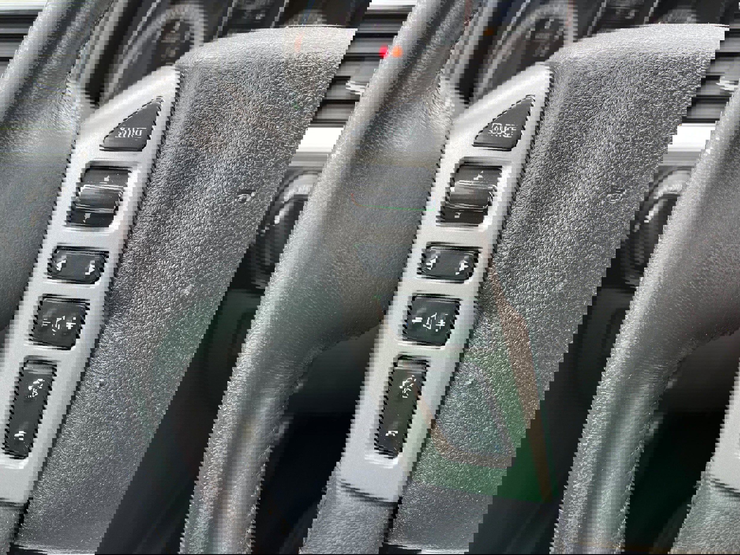 Used 2017 Nissan Titan SV AWD/4WD image 22