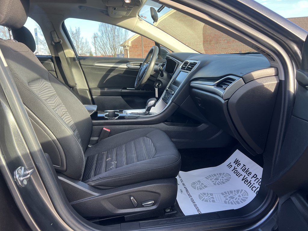 Used 2016 Ford Fusion SE image 11