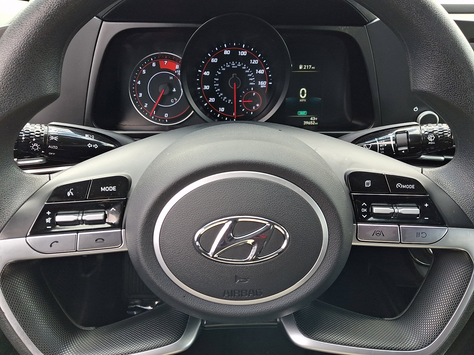 Used 2023 Hyundai Elantra SEL w/ Preferred Accessory Package image 19