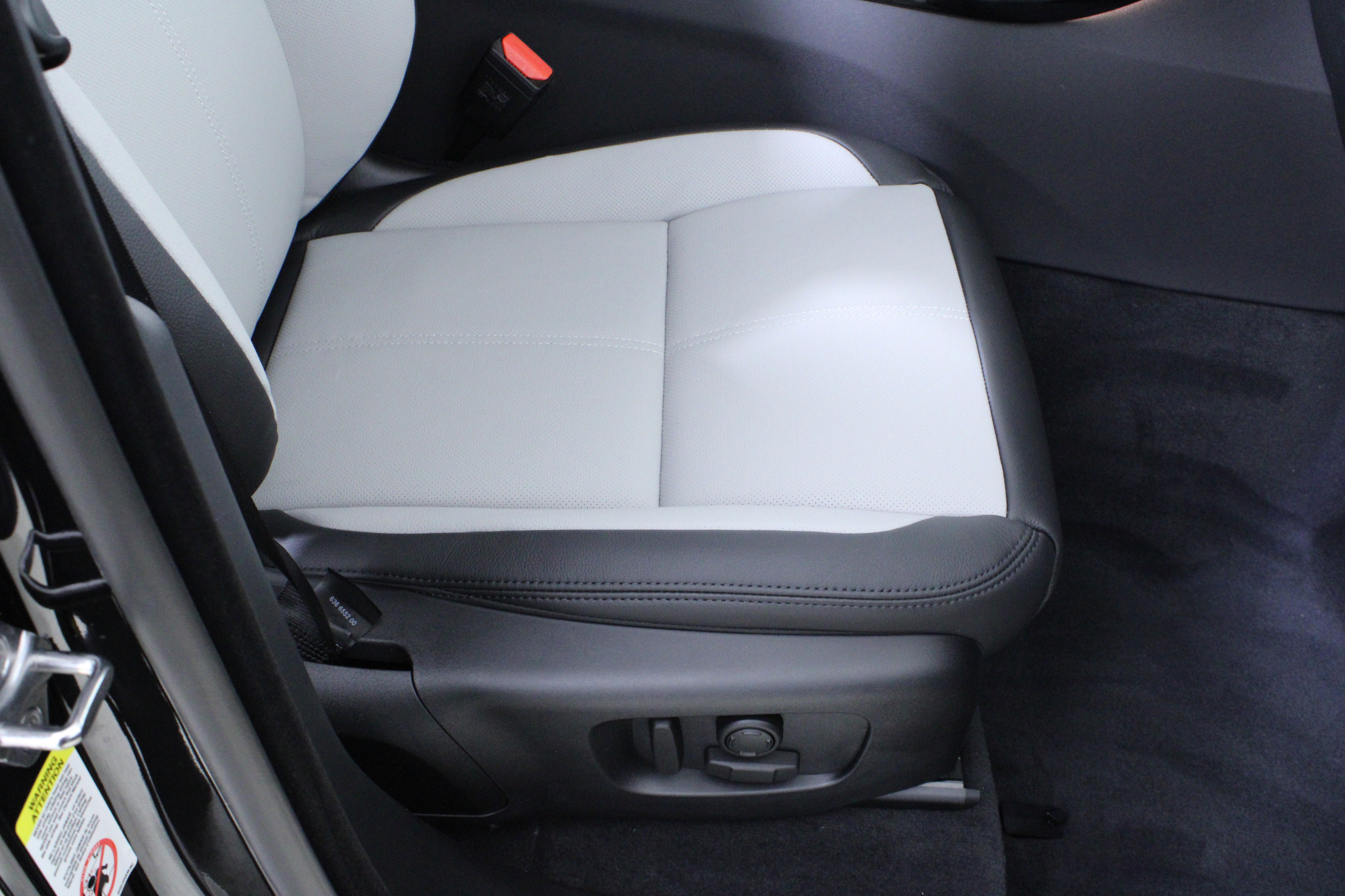 New 2026 Land Rover Range Rover Velar Dynamic SE image 13