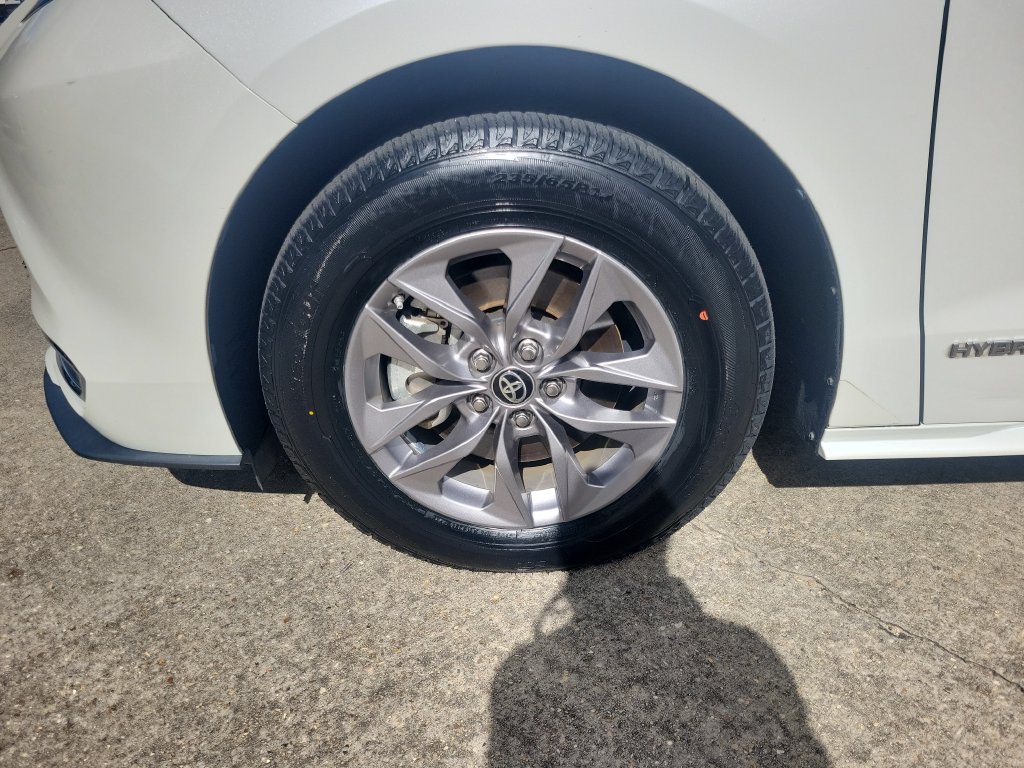 Used 2021 Toyota Sienna XLE FWD image 33