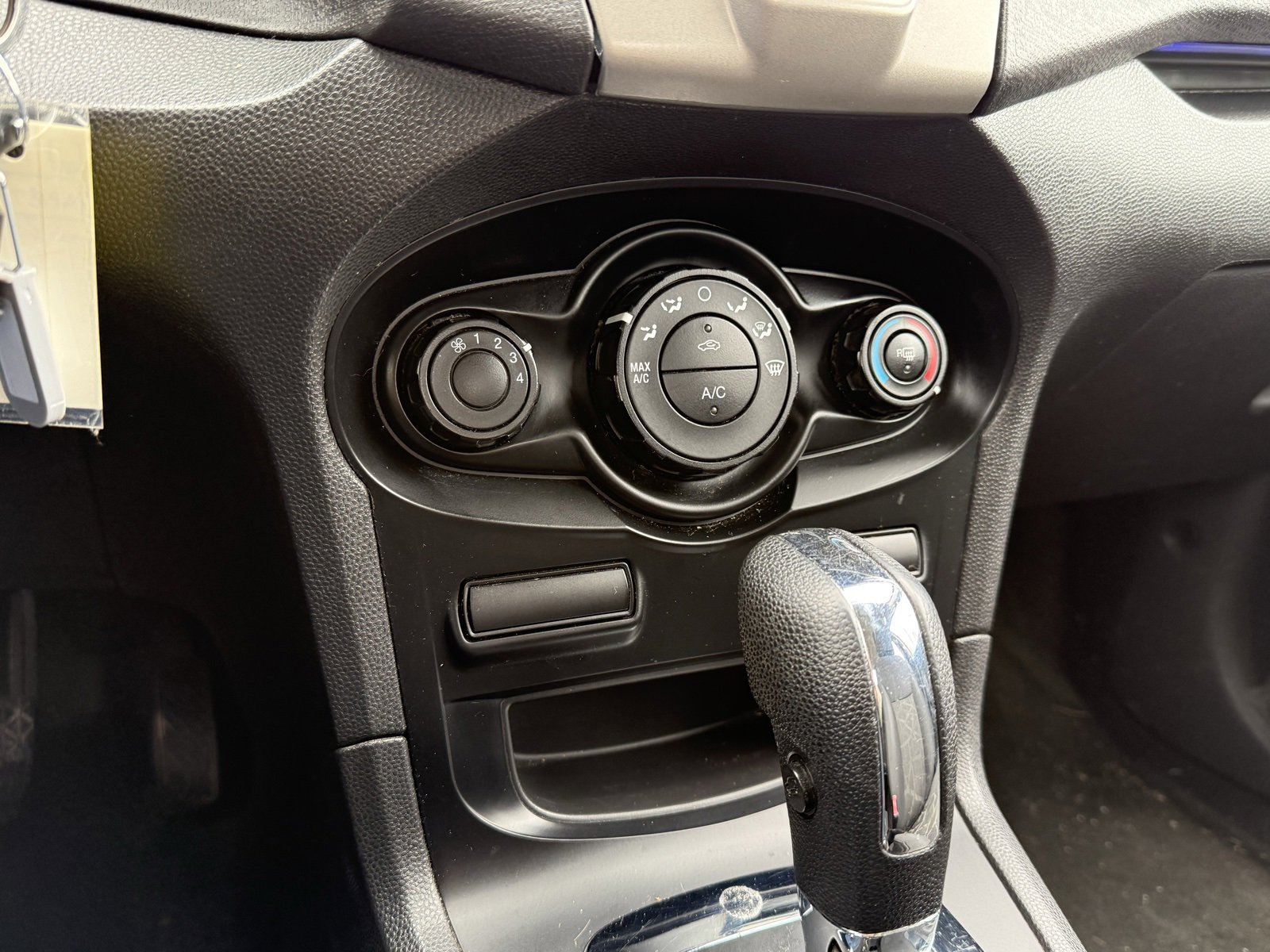 Used 2012 Ford Fiesta SE image 22