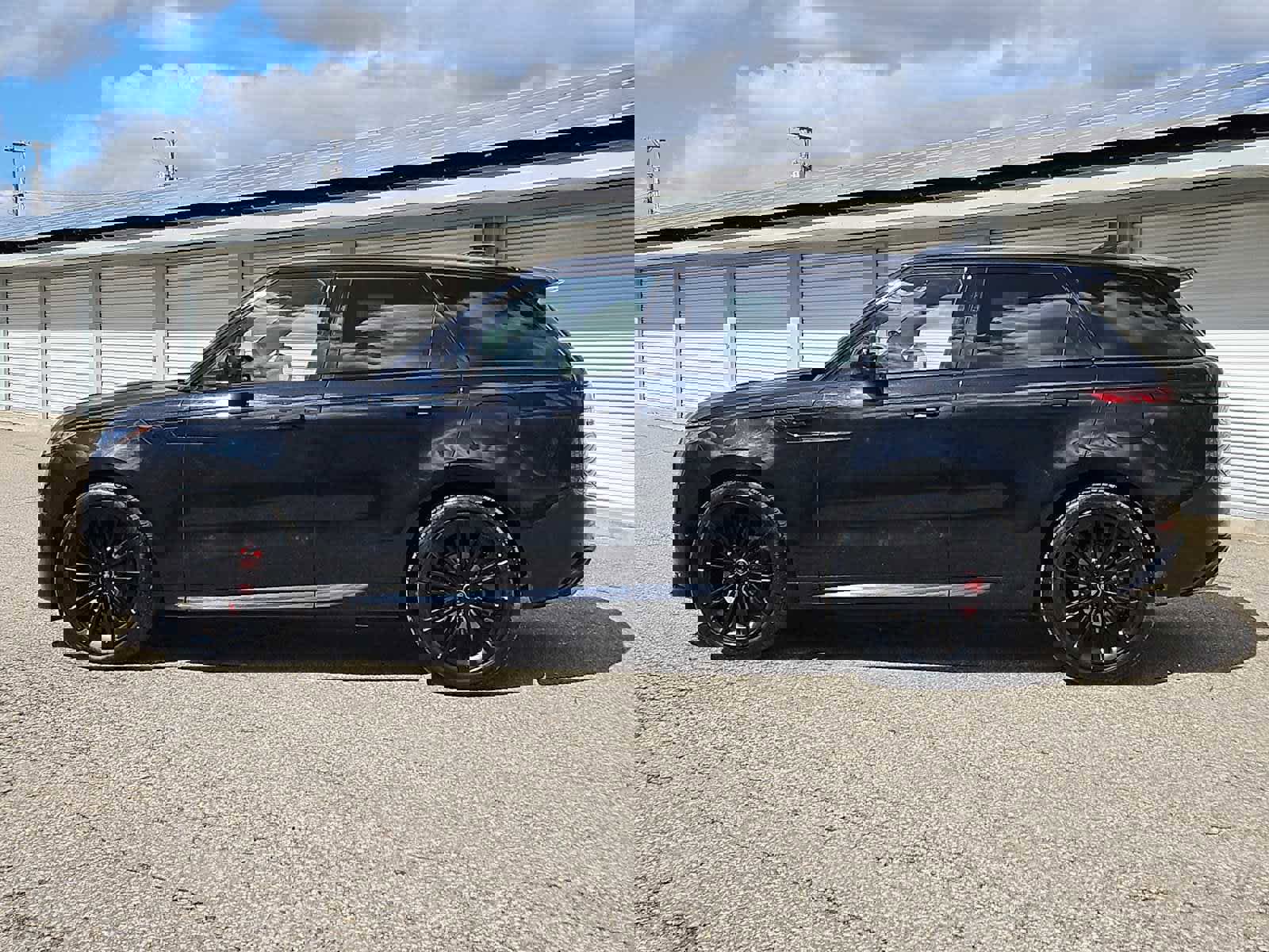 Used 2025 Land Rover Range Rover Sport Dynamic SE AWD/4WD image 3