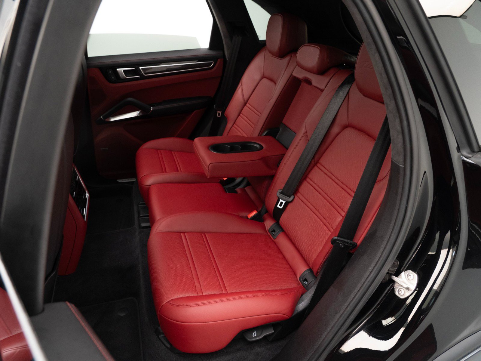 Certified 2023 Porsche Cayenne Turbo image 30