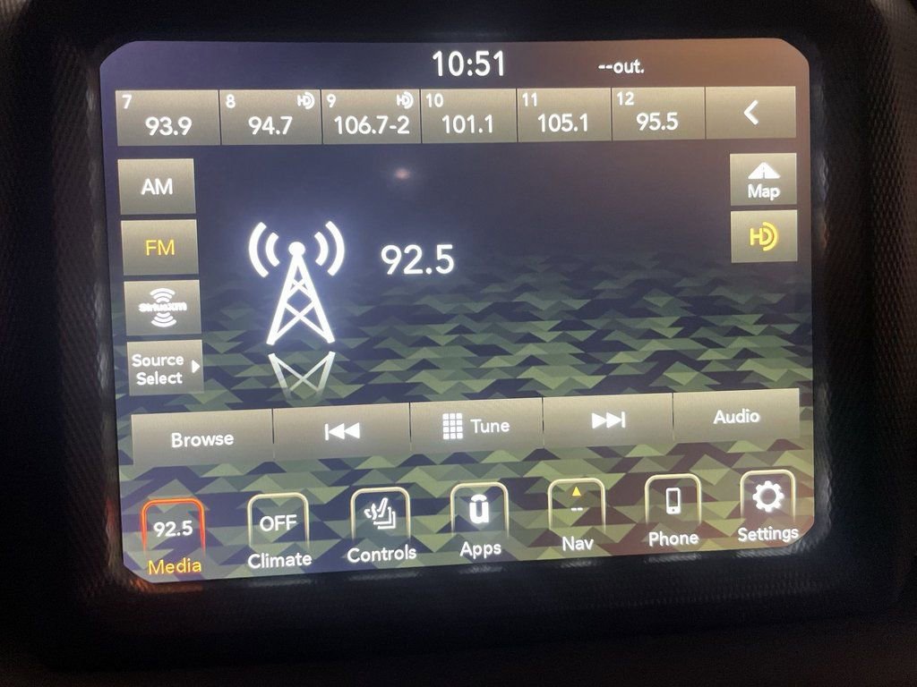 Used 2018 Jeep Wrangler Unlimited Sahara w/ Uconnect 4C Nav & Sound Group image 7