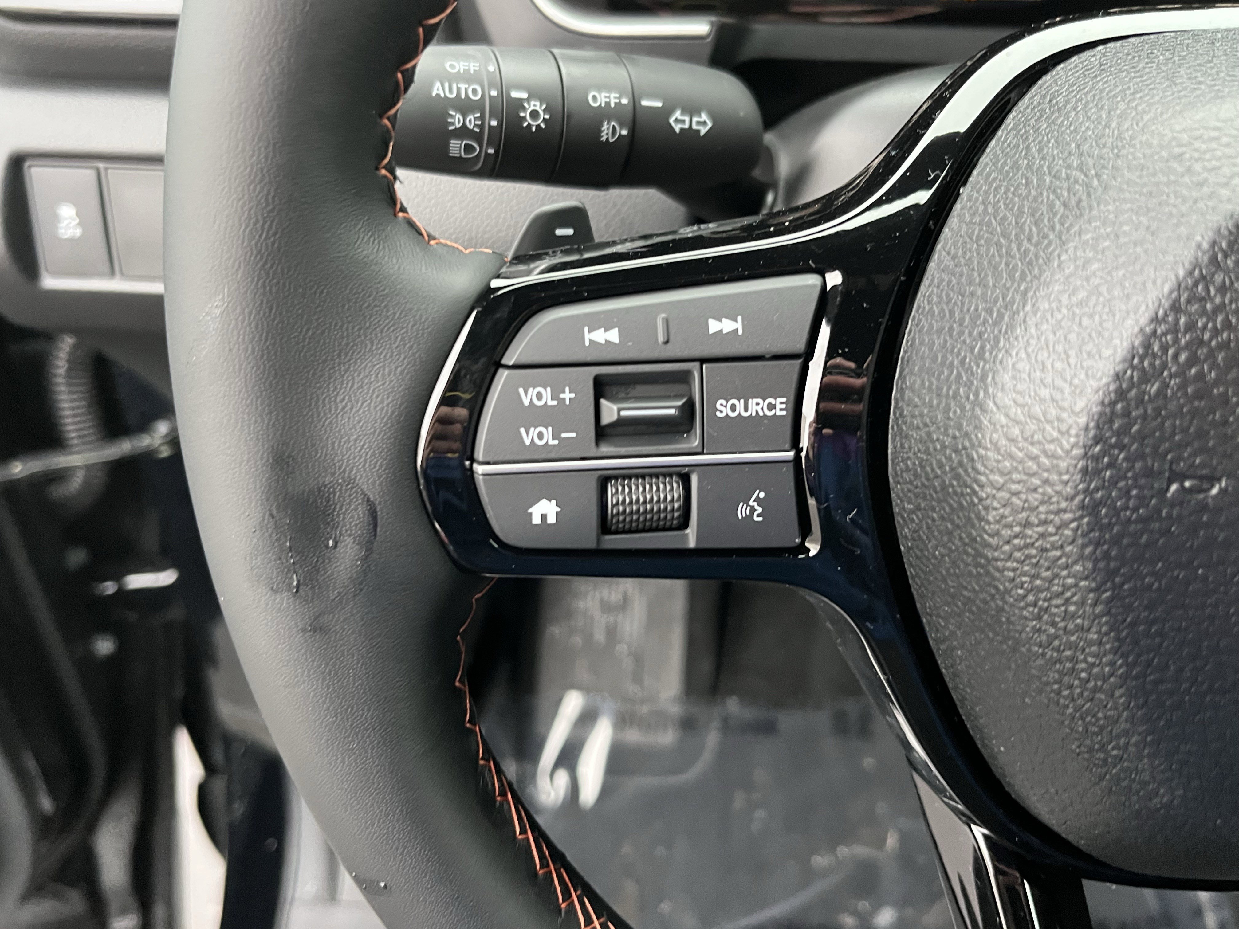 Used 2025 Honda Pilot Sport image 18