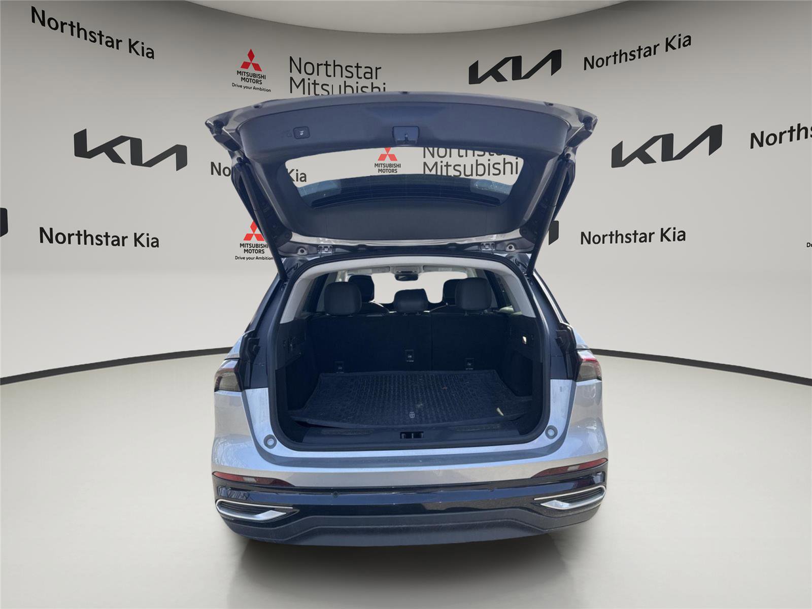 Used 2024 Lincoln Nautilus Premier image 9