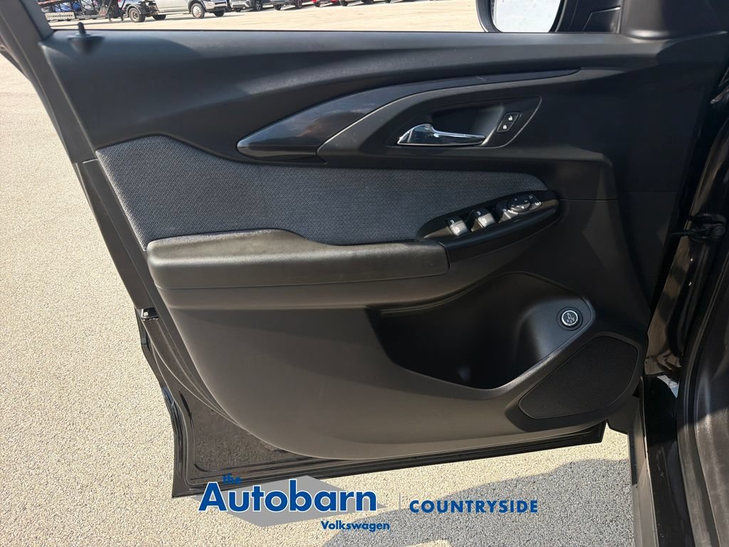Used 2021 Chevrolet TrailBlazer LT w/ Sun and Liftgate Package FWD image 9
