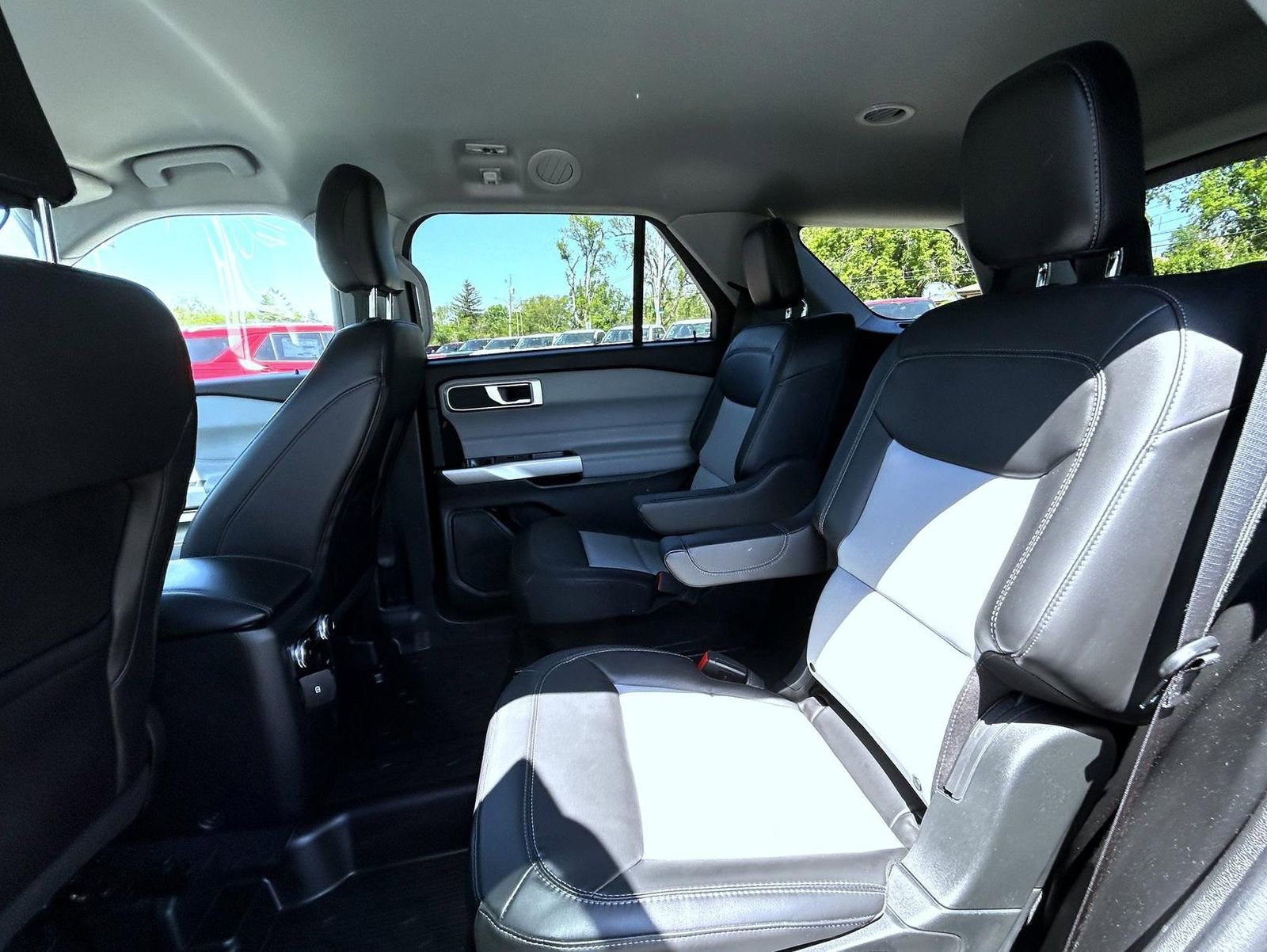 Used 2023 Ford Explorer XLT w/ Equipment Group 202A AWD/4WD image 20