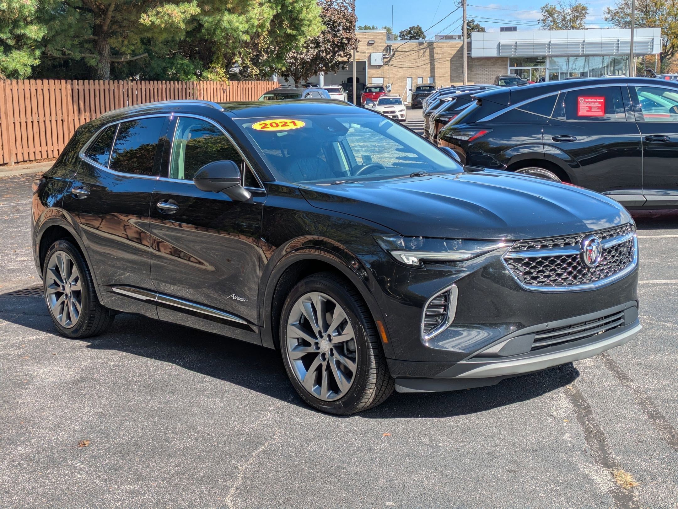 Used 2021 Buick Envision Avenir w/ Technology Package II image 3