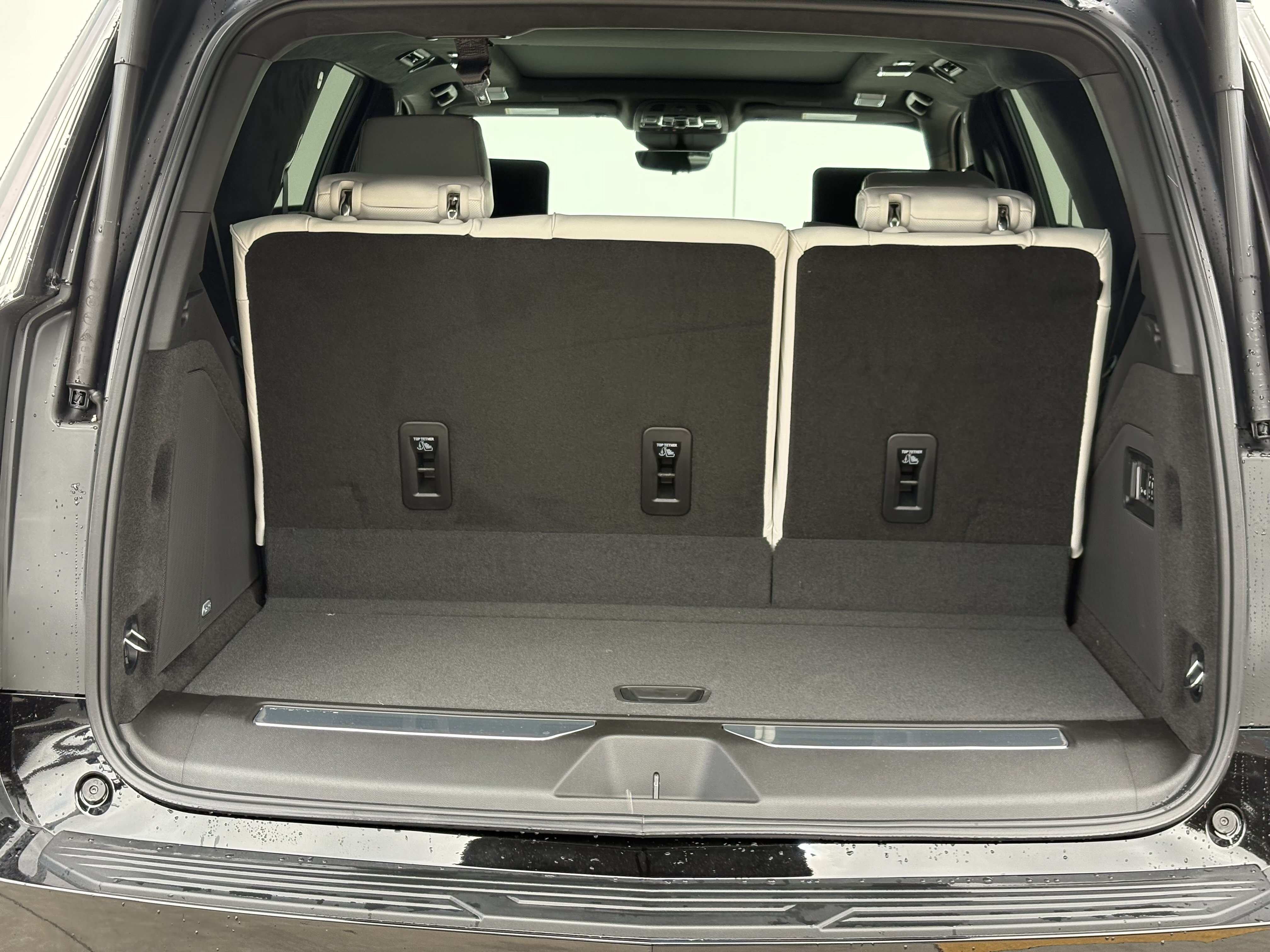 New 2026 Cadillac Escalade Platinum Sport w/ LPO, ONYX Package AWD/4WD image 9