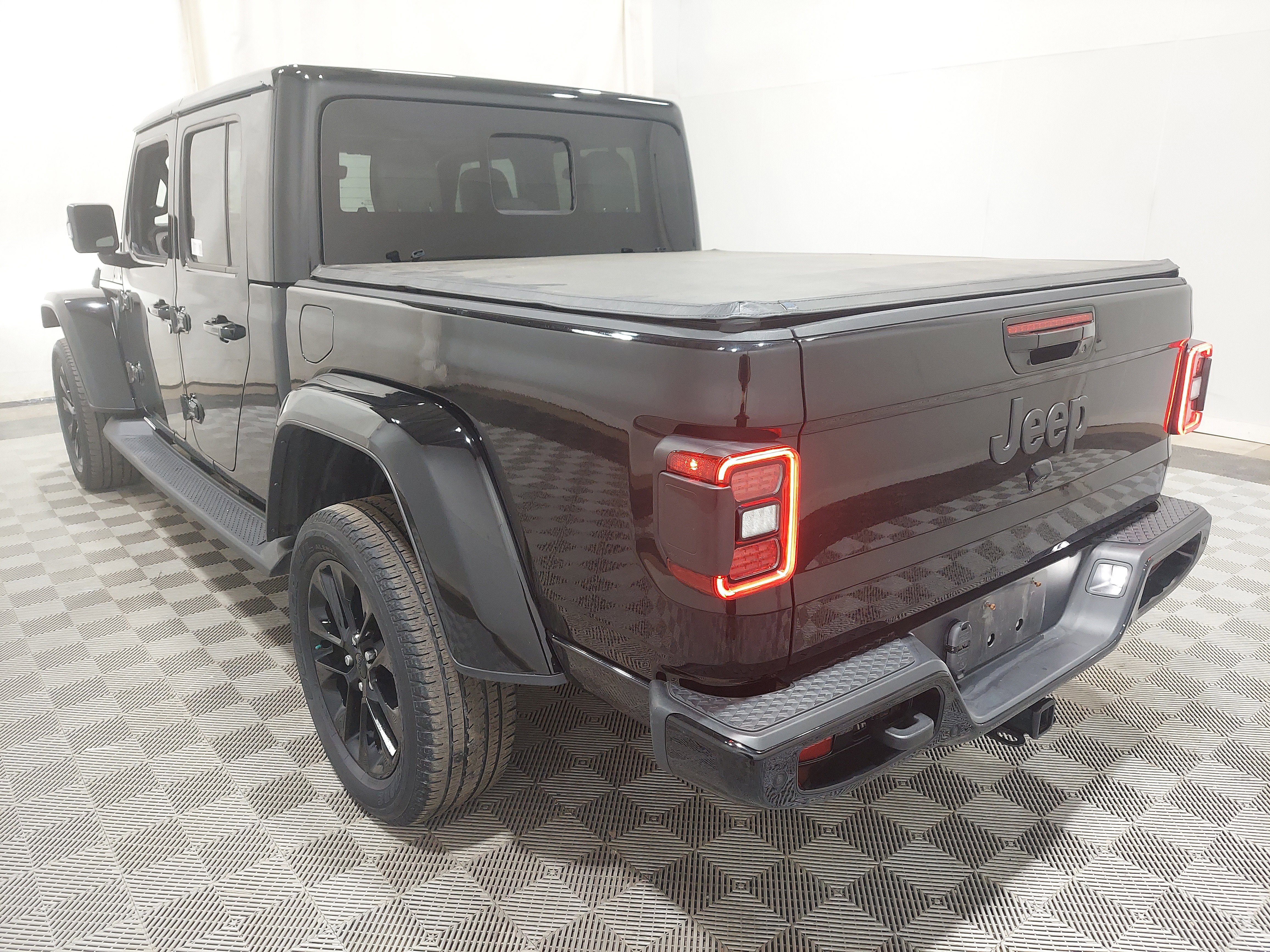 Used 2022 Jeep Gladiator High Altitude AWD/4WD image 2