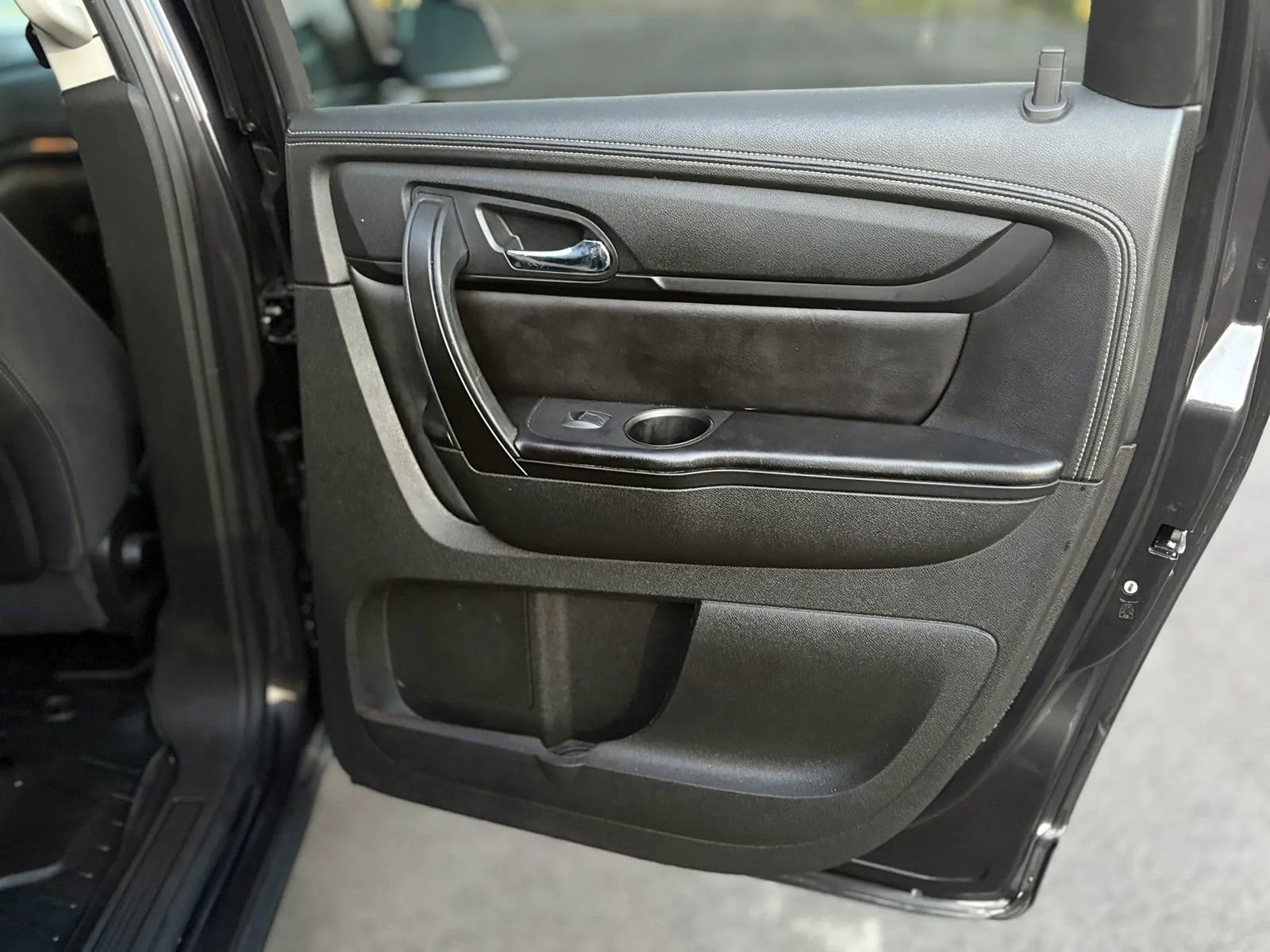 Used 2016 Chevrolet Traverse LT image 17