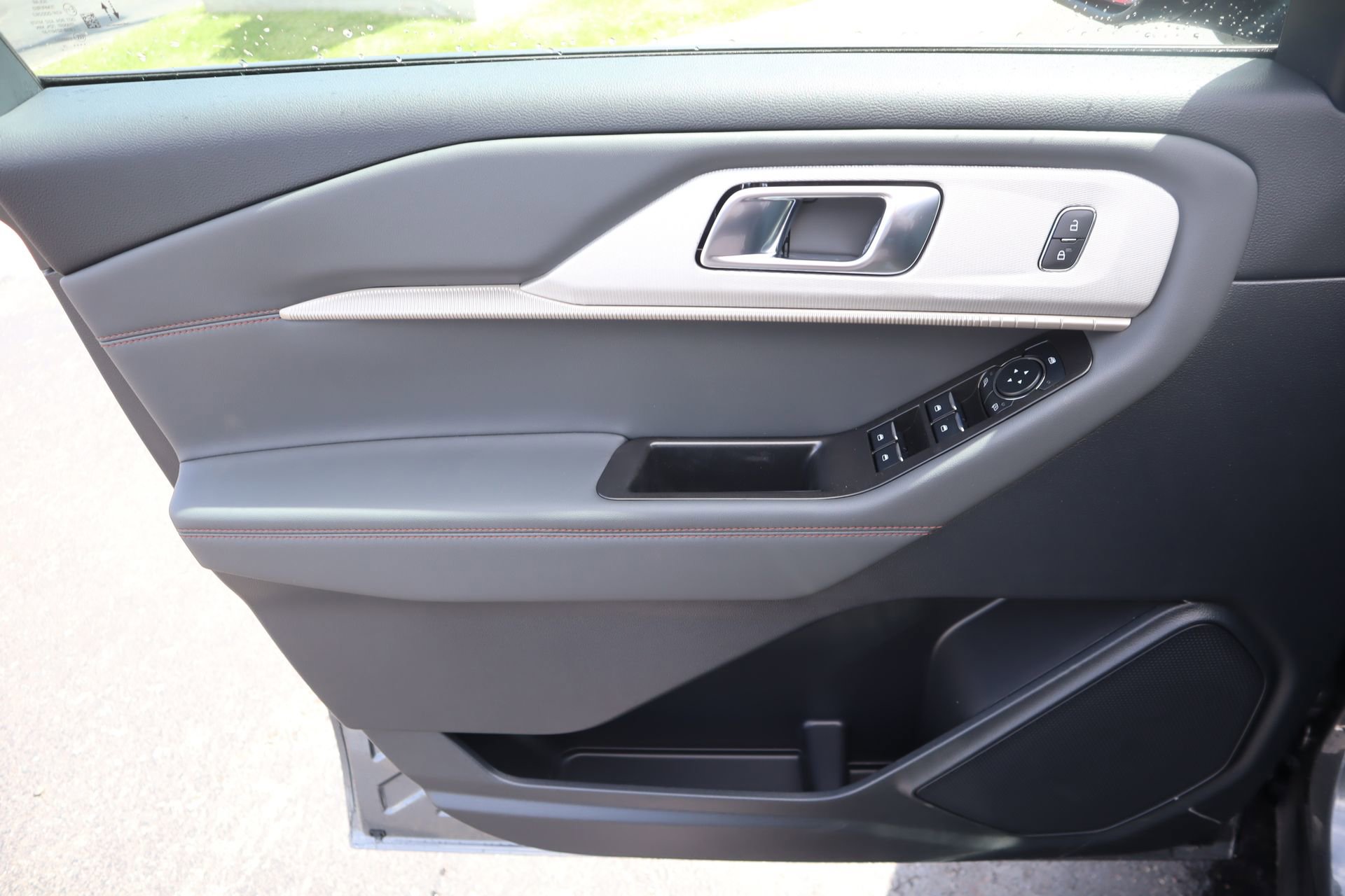 New 2026 Ford Explorer Active RWD image 18
