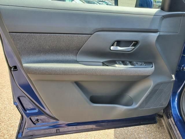 Used 2025 Nissan Kicks SV w/ SV Premium Package image 10