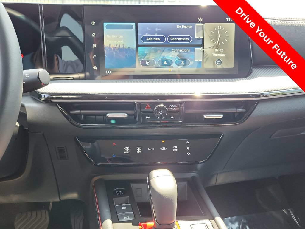 Certified 2025 Nissan Kicks SR FWD image 15