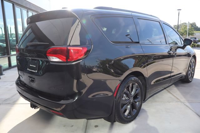 Used 2019 Chrysler Pacifica Limited FWD image 3
